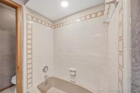 Bath - 6206 E 78th St, Tulsa, OK 74136 photo 5 of 5