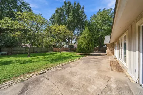 Exterior - 6206 E 78th St, Tulsa, OK 74136 photo 4 of 5