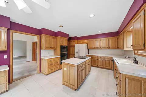 Kitchen - 6206 E 78th St, Tulsa, OK 74136 photo 1 of 5
