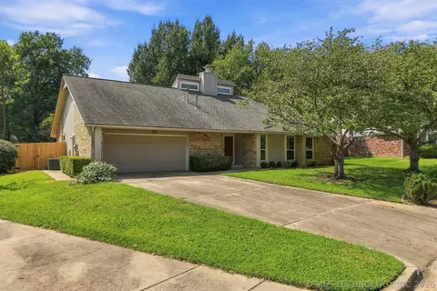 Exterior - 6206 E 78th St, Tulsa, OK 74136 photo 2 of 5