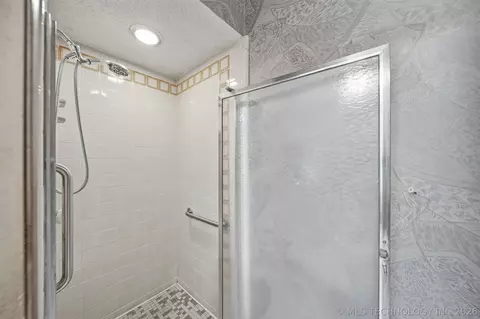 Bath - 6206 E 78th St, Tulsa, OK 74136 photo 2 of 5