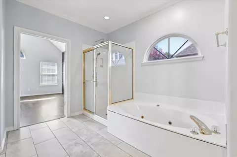 Bath - 9822 E 83rd Pl, Tulsa, OK 74133 photo 4 of 7