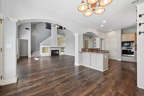 Living - 9822 E 83rd Pl, Tulsa, OK 74133 photo 9 of 16