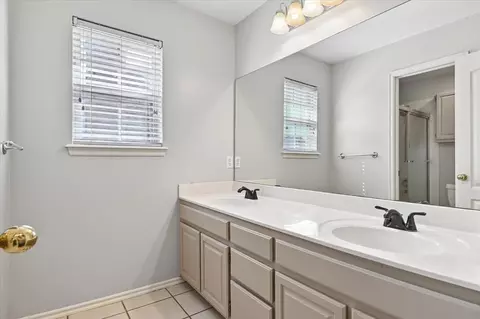 Bath - 9822 E 83rd Pl, Tulsa, OK 74133 photo 5 of 7