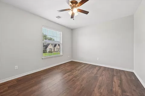 Bedroom - 9822 E 83rd Pl, Tulsa, OK 74133 photo 3 of 4