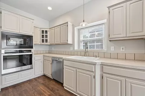 Kitchen - 9822 E 83rd Pl, Tulsa, OK 74133 photo 3 of 4