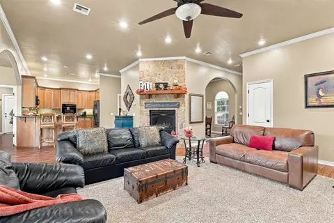 Living - 2355 Bryan, Durant, OK 74701 photo 1 of 3