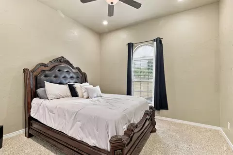 Bedroom - 2355 Bryan, Durant, OK 74701 photo 6 of 7