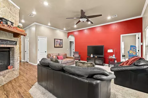 Living - 2355 Bryan, Durant, OK 74701 photo 3 of 3