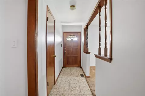 Entry Way - 11029 E 26th Pl, Tulsa, OK 74129 photo 2 of 3