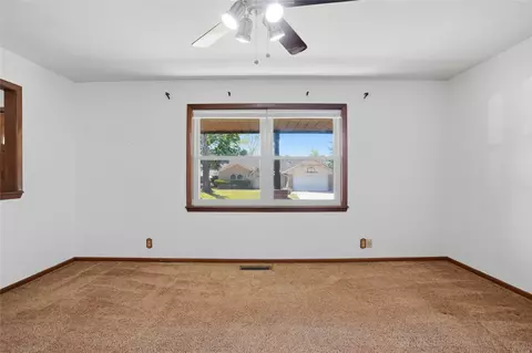 Living - 11029 E 26th Pl, Tulsa, OK 74129 photo 2 of 8