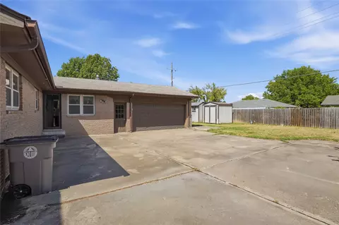 Exterior - 11029 E 26th Pl, Tulsa, OK 74129 photo 6 of 9