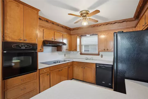 Kitchen - 11029 E 26th Pl, Tulsa, OK 74129 photo 4 of 4