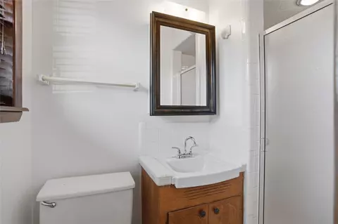 Bath - 11029 E 26th Pl, Tulsa, OK 74129 photo 2 of 2