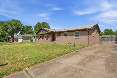 Exterior - 11029 E 26th Pl, Tulsa, OK 74129 photo 3 of 9