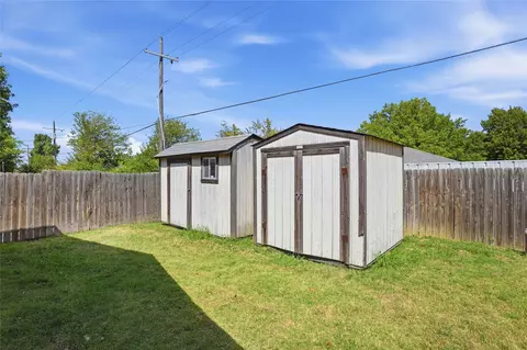 Exterior - 11029 E 26th Pl, Tulsa, OK 74129 photo 7 of 9