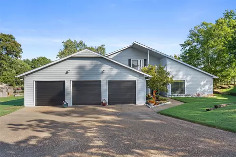 201 Clear Ridge Ct, Bartlesville, OK 74006