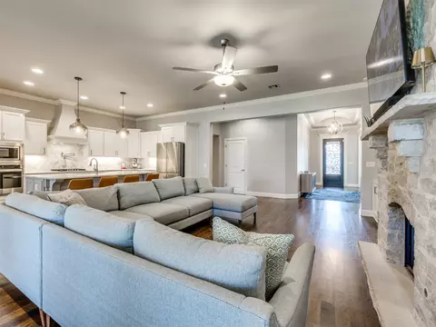 Living - 2508 E Olympia St, Broken Arrow, OK 74014 photo 5 of 5