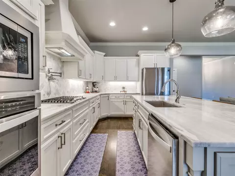 Kitchen - 2508 E Olympia St, Broken Arrow, OK 74014 photo 7 of 10