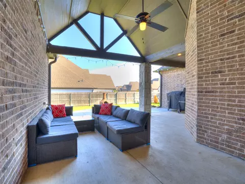 Exterior - 2508 E Olympia St, Broken Arrow, OK 74014 photo 4 of 11