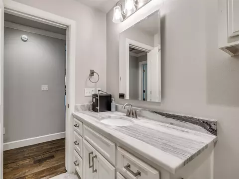 Bath - 2508 E Olympia St, Broken Arrow, OK 74014 photo 4 of 11
