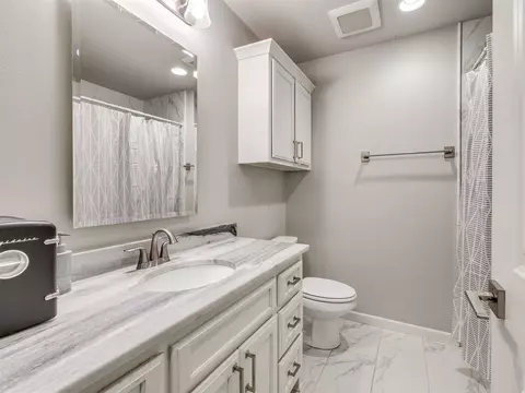 Bath - 2508 E Olympia St, Broken Arrow, OK 74014 photo 3 of 11