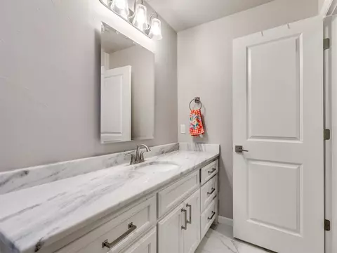 Bath - 2508 E Olympia St, Broken Arrow, OK 74014 photo 2 of 11