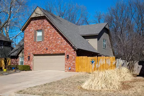 Exterior - 10215 E 98th St, Tulsa, OK 74133 photo 3 of 7