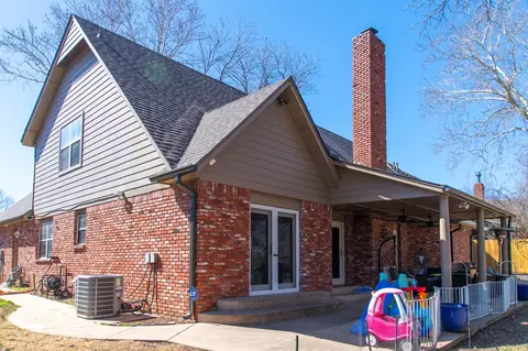 Exterior - 10215 E 98th St, Tulsa, OK 74133 photo 5 of 7