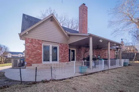 Exterior - 10215 E 98th St, Tulsa, OK 74133 photo 4 of 7