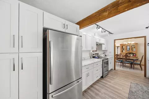 Kitchen - 161 E K Pl, Jenks, OK 74037 photo 3 of 5