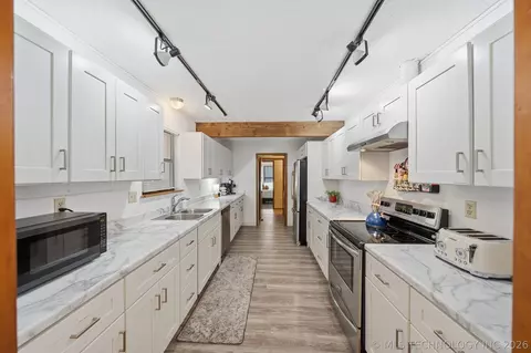 Kitchen - 161 E K Pl, Jenks, OK 74037 photo 1 of 5