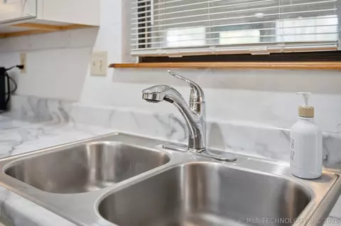Kitchen - 161 E K Pl, Jenks, OK 74037 photo 5 of 5