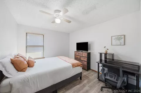 Bedroom - 161 E K Pl, Jenks, OK 74037 photo 3 of 4
