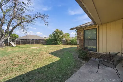Exterior - 161 E K Pl, Jenks, OK 74037 photo 4 of 7