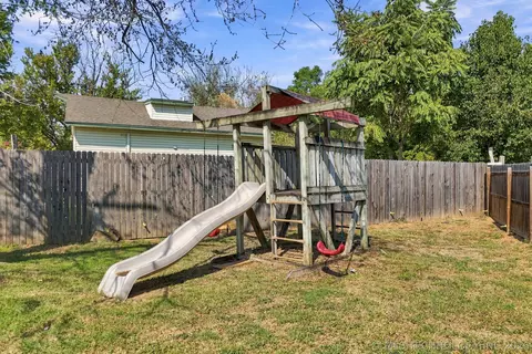 Exterior - 161 E K Pl, Jenks, OK 74037 photo 6 of 7