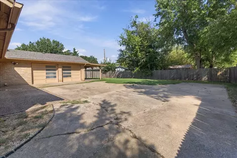 Exterior - 5811 E 61st Pl, Tulsa, OK 74136 photo 3 of 4