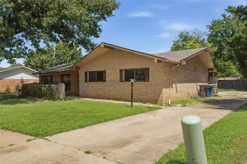 Exterior - 5811 E 61st Pl, Tulsa, OK 74136 photo 2 of 4