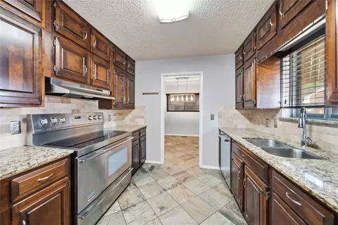 Kitchen - 5811 E 61st Pl, Tulsa, OK 74136 photo 1 of 3