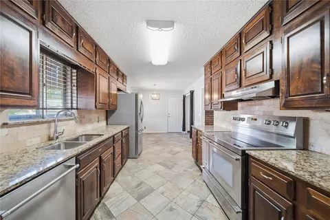 Entry Way - 5811 E 61st Pl, Tulsa, OK 74136 photo 2 of 2