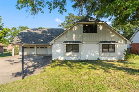 1208 SE Swan Dr, Bartlesville, OK 74006