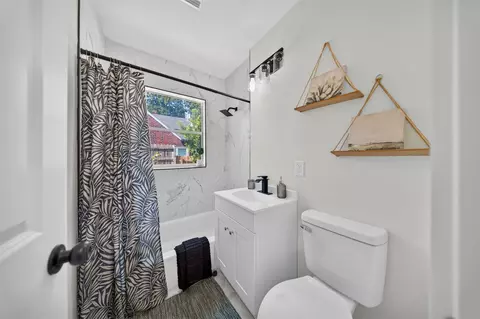 Bath - 3507 E 7th St, Tulsa, OK 74112 photo 4 of 5