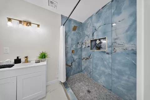 Bath - 3507 E 7th St, Tulsa, OK 74112 photo 3 of 5