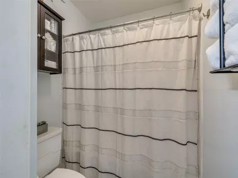 Bath - 4890 E 68th Street 227, Tulsa, OK 74136 photo 2 of 2
