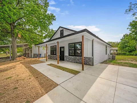 Exterior - 8944 E 3rd Pl E, Tulsa, OK 74112 photo 4 of 10