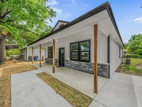 Exterior - 8944 E 3rd Pl E, Tulsa, OK 74112 photo 5 of 10