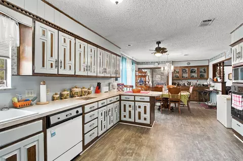 Kitchen - 226 Cordell, Colbert, OK 74733 photo 2 of 3