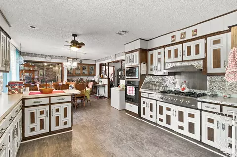Kitchen - 226 Cordell, Colbert, OK 74733 photo 3 of 3