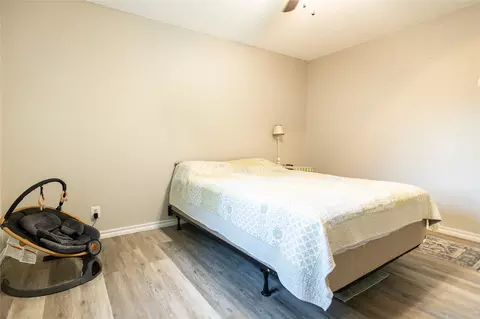 Bedroom - 1146 E 137th St E, Glenpool, OK 74033 photo 6 of 7