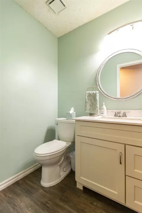 Bath - 1146 E 137th St E, Glenpool, OK 74033 photo 1 of 4